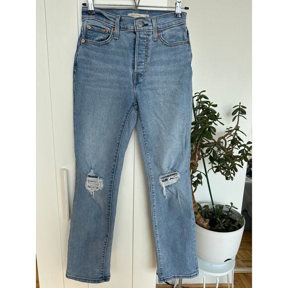 Levi's Women's Wedgie Straight Fit jeans, Size 25 x 28, EUC - Picture 1 of 5